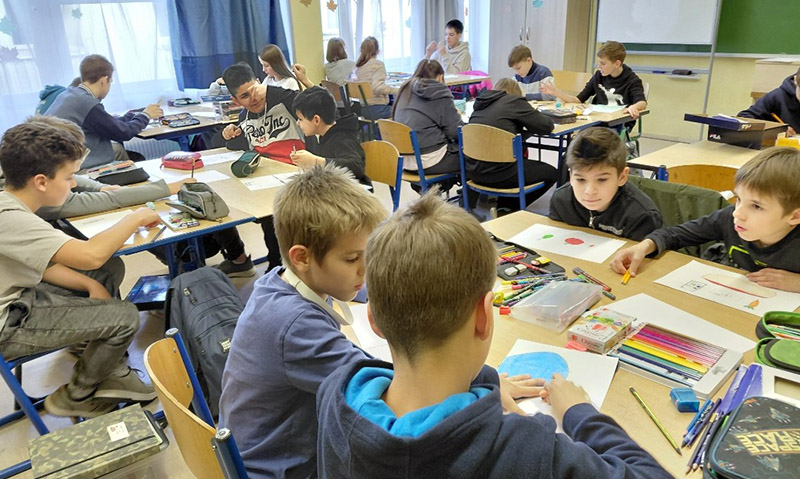 Hidak az Arany Iskolában